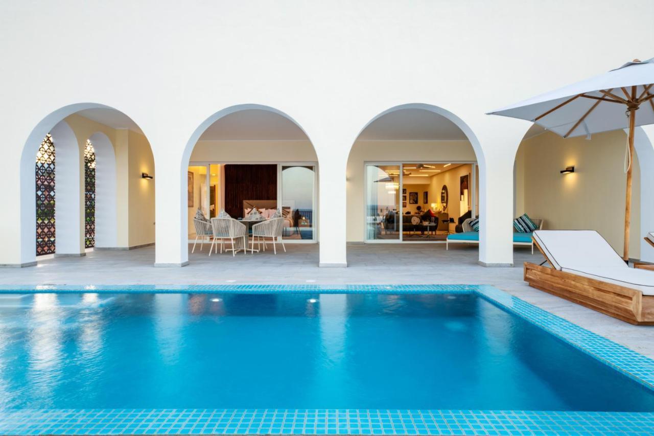 فندق The Mora Zanzibar ماتيموي المظهر الخارجي الصورة A pool at the hotel