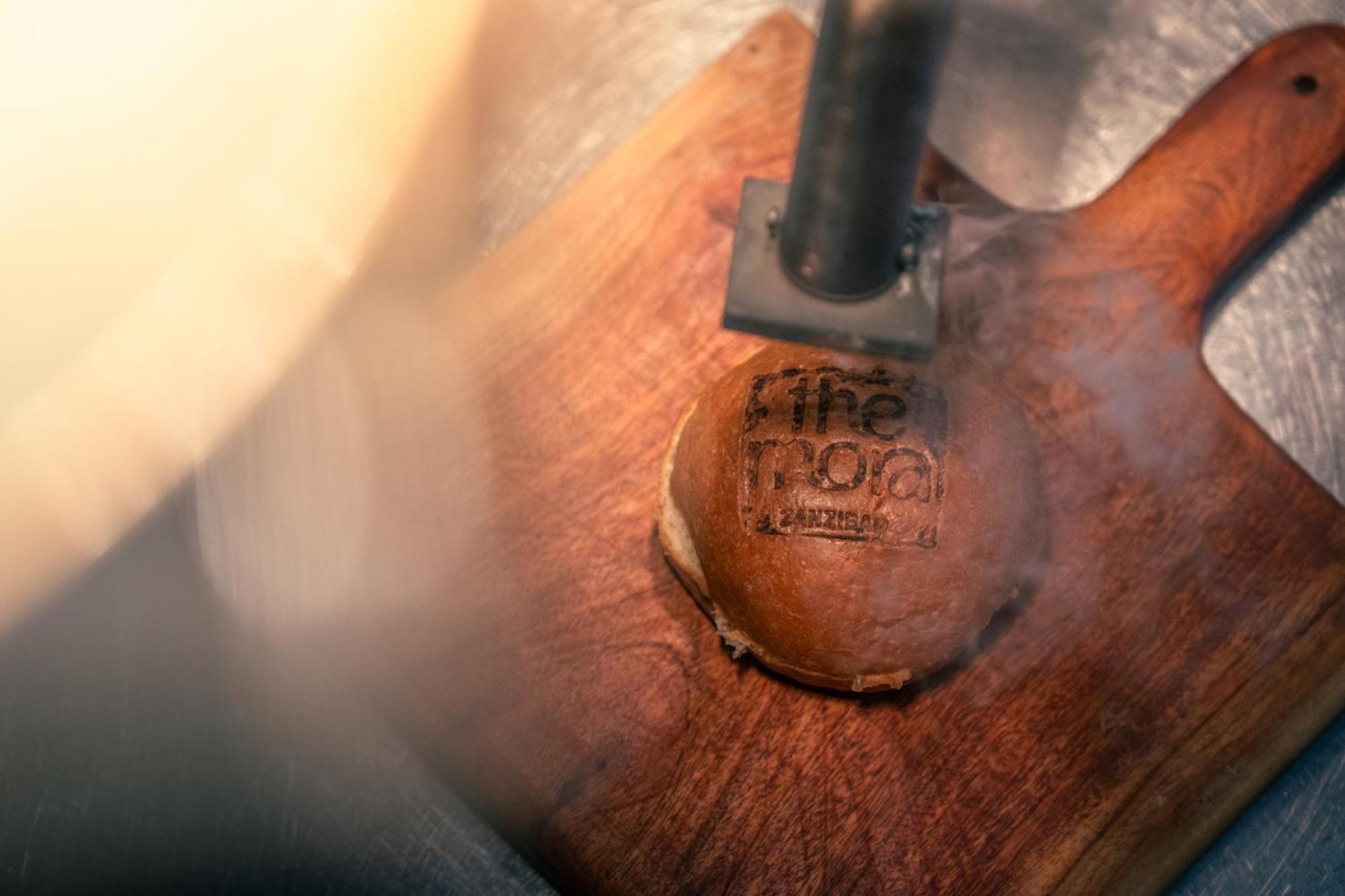 فندق The Mora Zanzibar ماتيموي المظهر الخارجي الصورة The neck joint of a 1960s Gretsch Duo Jet